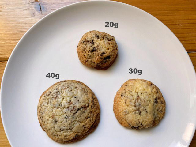 【ゴロっと大きめに砕くのです】, 【チョコチップ→ブラックサンダーにチェンジ】, 【サイズ違いで焼いてみた】, 【30gおすすめです！】