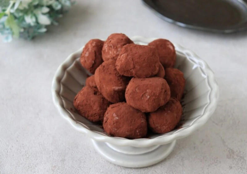 グラス生チョコタルト, グラス生チョコタルトの材料（50mlショットグラス5個分・約229kcal／1個）, グラス生チョコタルトの作り方（調理時間：約30分（冷やす時間を除く））, 一口チョコ餅の材料（約16個分・約55kcal／1個）, 一口チョコ餅の作り方（調理時間：約30分（冷やす時間を除く））, フォンダンショコラ, フォンダンショコラの材料（マフィンカップ3個分・約305kcal／1個）, フォンダンショコラの作り方（調理時間：約15分）