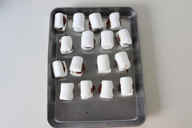 グラス生チョコタルト, グラス生チョコタルトの材料（50mlショットグラス5個分・約229kcal／1個）, グラス生チョコタルトの作り方（調理時間：約30分（冷やす時間を除く））, 一口チョコ餅の材料（約16個分・約55kcal／1個）, 一口チョコ餅の作り方（調理時間：約30分（冷やす時間を除く））, フォンダンショコラ, フォンダンショコラの材料（マフィンカップ3個分・約305kcal／1個）, フォンダンショコラの作り方（調理時間：約15分）