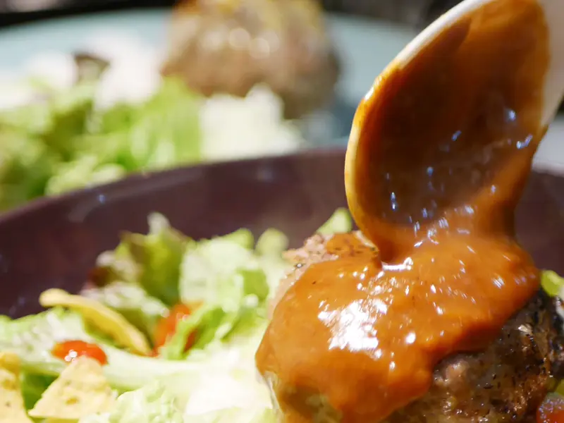 日常に寄り添う、“選べる美味しさ”がある店, ここでしか味わえない、ロコモコらしさ×自家製タコスソース, 豆腐から生まれた、満足感ある“豆腐ベジバーグ”, カフェタイムまで楽しみたい、人気のスイーツ, “軽やかさ”も美味しさの選択肢に