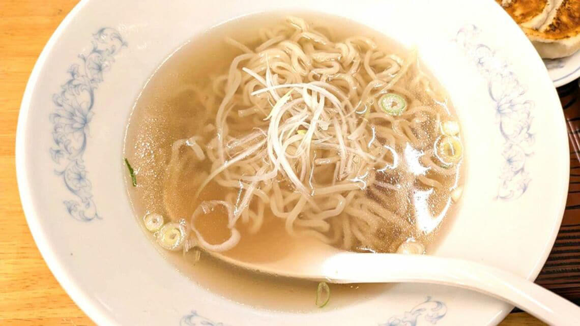 日高屋ですら一杯420円の中、400円のラーメンがある！？, 埼玉発のローカル中華チェーンへ, レンゲが止まらなくなるあっさりスープ, 焼餃子をプラスしてお腹も心も満たされる, なぜ素ラーメンが登場した？, 素ラーメンの幅広い楽しみ方, 「3割うまい！！」を守って値付けしたら400円になった