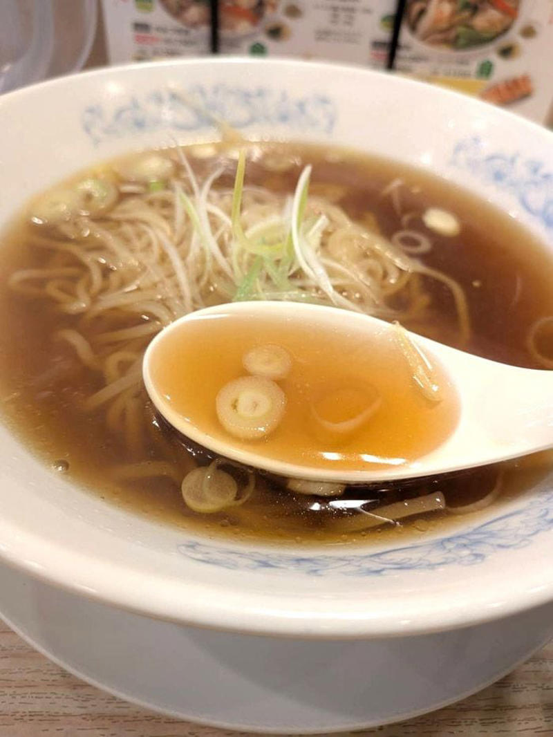 日高屋ですら一杯420円の中、400円のラーメンがある！？, 埼玉発のローカル中華チェーンへ, レンゲが止まらなくなるあっさりスープ, 焼餃子をプラスしてお腹も心も満たされる, なぜ素ラーメンが登場した？, 素ラーメンの幅広い楽しみ方, 「3割うまい！！」を守って値付けしたら400円になった