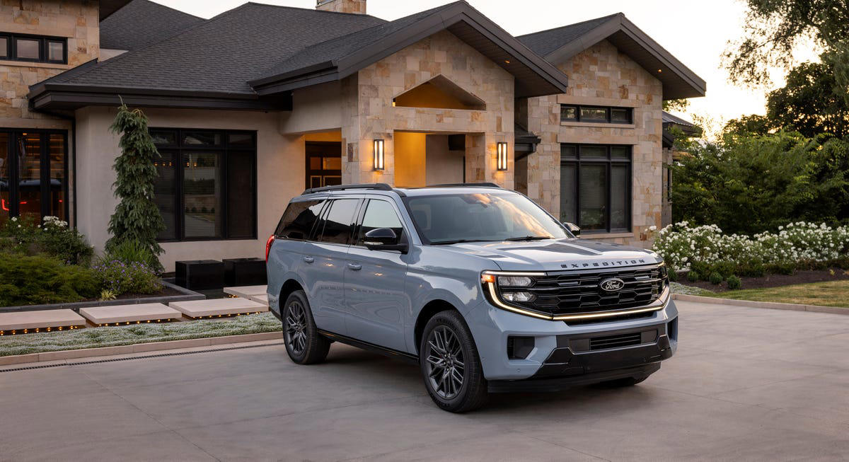 2025 Hyundai Santa Fe, 2025 Mazda CX-90, 2025 Toyota Grand Highlander, 2025 Genesis GV80, 2025 Volvo XC90, 2025 Chevrolet Tahoe / Suburban, 2025 Ford Expedition, 2025 Lexus GX, 2025 GMC Yukon, 2025 BMW X7, 2025 Cadillac Escalade, 2025 Mercedes-Benz GLS-Class, 2025 Lincoln Navigator, 2025 Lexus LX, 2025 Land Rover Range Rover