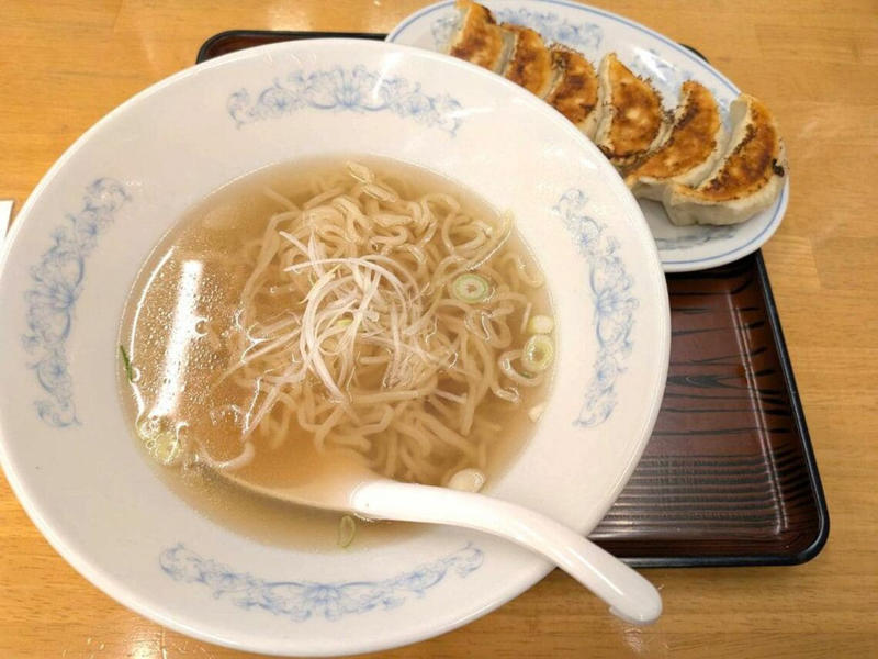 日高屋ですら一杯420円の中、400円のラーメンがある！？, 埼玉発のローカル中華チェーンへ, レンゲが止まらなくなるあっさりスープ, 焼餃子をプラスしてお腹も心も満たされる, なぜ素ラーメンが登場した？, 素ラーメンの幅広い楽しみ方, 「3割うまい！！」を守って値付けしたら400円になった