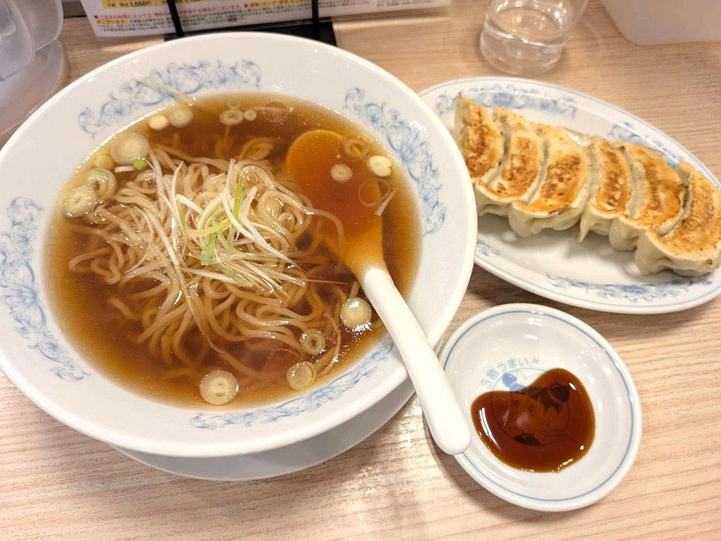 日高屋ですら一杯420円の中、400円のラーメンがある！？, 埼玉発のローカル中華チェーンへ, レンゲが止まらなくなるあっさりスープ, 焼餃子をプラスしてお腹も心も満たされる, なぜ素ラーメンが登場した？, 素ラーメンの幅広い楽しみ方, 「3割うまい！！」を守って値付けしたら400円になった