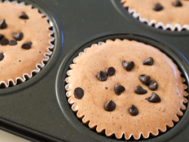 チョコチップココアのカップシフォンケーキを作るのにかかる時間, チョコチップココアのカップシフォンケーキのカロリー, チョコチップココアのカップシフォンケーキのレシピ, チョコチップココアのカップシフォンケーキの材料（マフィン型6個分）, チョコチップココアのカップシフォンケーキの作り方