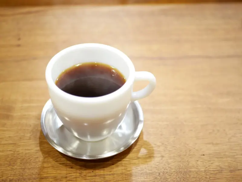 本場の味わいを秋谷のカフェでも。, 1年半の試作が生んだ、本格ガーリックシュリンプ, 食べ進めるほどに広がる、旨みのグラデーション, 食後に寄り添う、中深煎りブレンドコーヒー, 穏やかな時間を過ごせる特別な場所