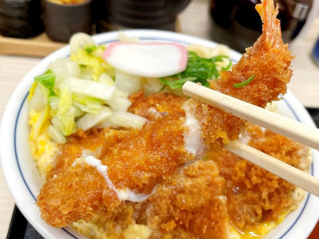 ・「かつや」新商品, ・伝家の宝刀「うどんオンザライス」, ・海老フライ、ロースカツ、白菜, ・丼を選ぶべき理由
