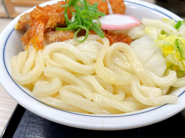 ・「かつや」新商品, ・伝家の宝刀「うどんオンザライス」, ・海老フライ、ロースカツ、白菜, ・丼を選ぶべき理由