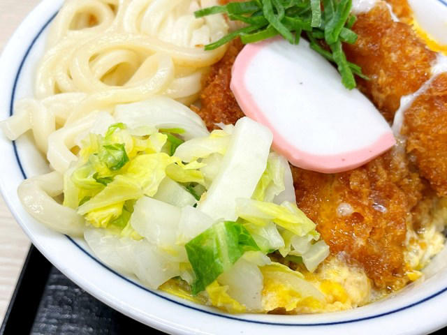 ・「かつや」新商品, ・伝家の宝刀「うどんオンザライス」, ・海老フライ、ロースカツ、白菜, ・丼を選ぶべき理由
