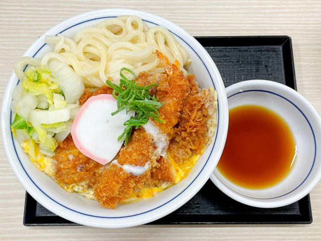 ・「かつや」新商品, ・伝家の宝刀「うどんオンザライス」, ・海老フライ、ロースカツ、白菜, ・丼を選ぶべき理由