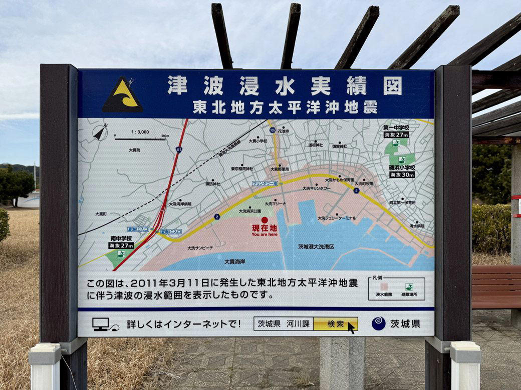 モール奥側と2階が空き区画だらけ, リゾートをコンセプトにしたアウトレットモールとしてオープン, 競合の出現と震災被害, 震災が廃墟化の引き金となった, さらなる競合と経営の悪化, 廃墟化アウトレットモールは他にも存在する