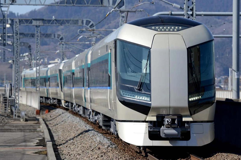 純利益「3期連続最高益更新」, 広域路線網による内部補助構造, 低運賃による地域貢献, 沿線自治体の「恩返し」の有無