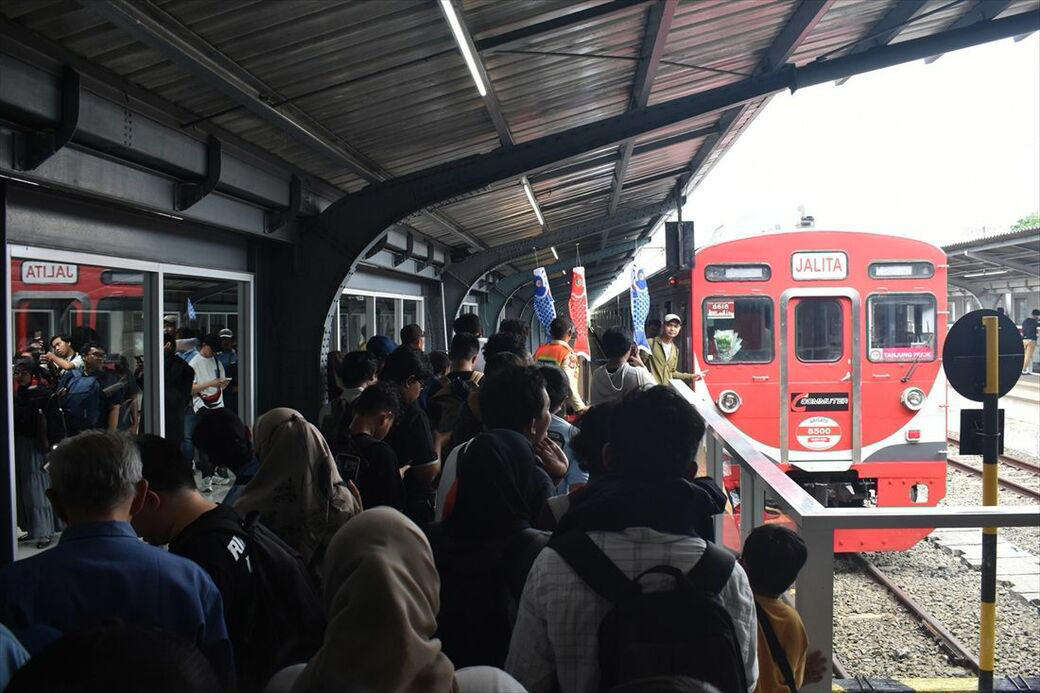 引退イベントの目玉は「元東急8500系」, 「加速が力強い」運転士が語る8500系, 日本語の「ありがとー」に見送られ…, 鉄道ファンの数は「豊かになった証拠」, 日本の中古車両が変えた「ファン文化」, 日本の中古車両は「郷愁」の対象に
