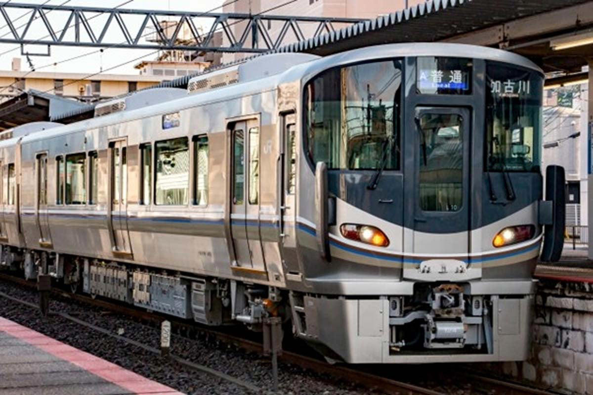 通勤電車が似てきた理由, 1990年代以降の構造変化, 地域ごとに分かれた最適解, 中部と関西の違い, メーカー選択からの読み解き