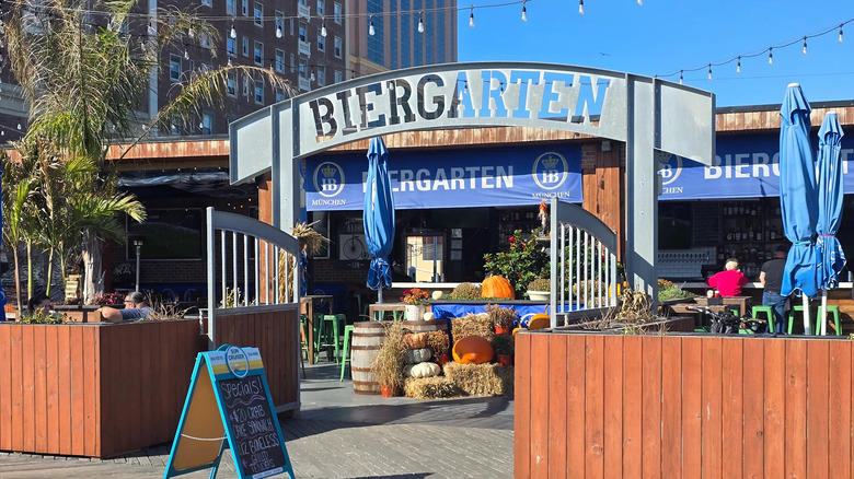 Bill's Gyro and Souvlaki, Biergarten, Casa Taco and Tequila Bar, White House Subs, Methodology