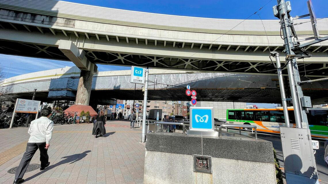 「じゃないほう」の地蔵通りに漂う独特の空気感, 神田川が分ける2つの顔, 街の格は「ドトール」に行けばわかる, 切り立つ崖下に潜む都心のオアシス, インクの匂いが残る街, 静けさと物語が折り重なっている江戸川橋
