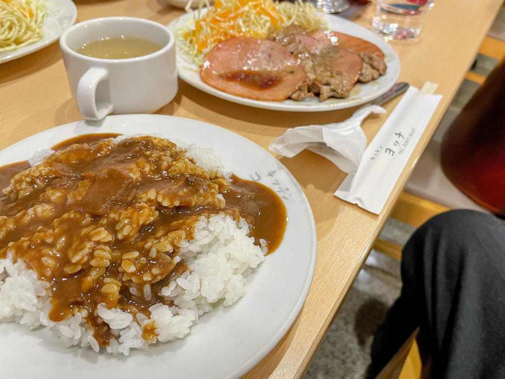 「じゃないほう」の地蔵通りに漂う独特の空気感, 神田川が分ける2つの顔, 街の格は「ドトール」に行けばわかる, 切り立つ崖下に潜む都心のオアシス, インクの匂いが残る街, 静けさと物語が折り重なっている江戸川橋