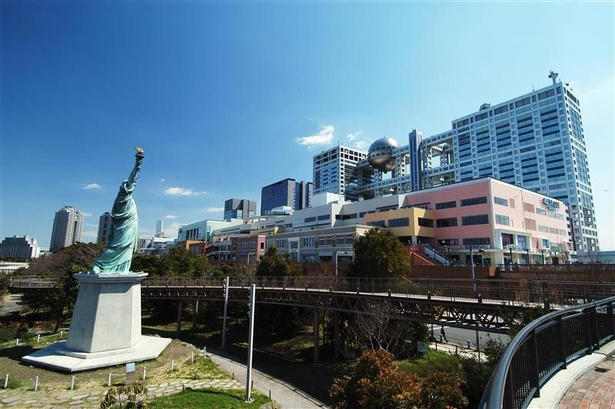 ダイバーシティ東京 プラザ, アクアシティお台場, 日本科学未来館のドームシアター, デックス東京ビーチ, フジテレビ 球体展望室 「はちたま」