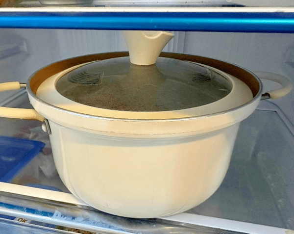 茹でたほうれん草：硝酸塩が問題に, 太巻き：ご飯と具材が早く傷む構造, おでん炒め：食用油とタンパク質の危険な組み合わせ, カレー：放置すると食中毒菌が繁殖しやすい環境に, 冷蔵庫を過信せず、調理習慣を変えるべき