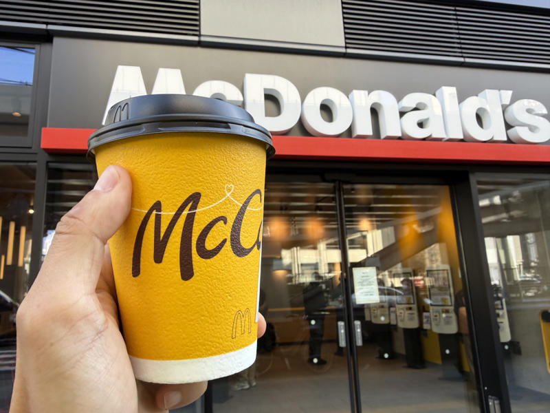 ・マクドナルド「プレミアムローストコーヒー」, ・バーガーキング「ブレンドコーヒー」, ・ゼッテリア「ホットコーヒー」, ・ウェンディーズ・ファーストキッチン「ホットコーヒー」, ・モスバーガー「ブレンドコーヒー」（ワンサイズのみ）, ・ケンタッキー・フライド・チキン「挽きたてリッチコーヒー」（Sサイズのみ）, ・コスパならマック一択か