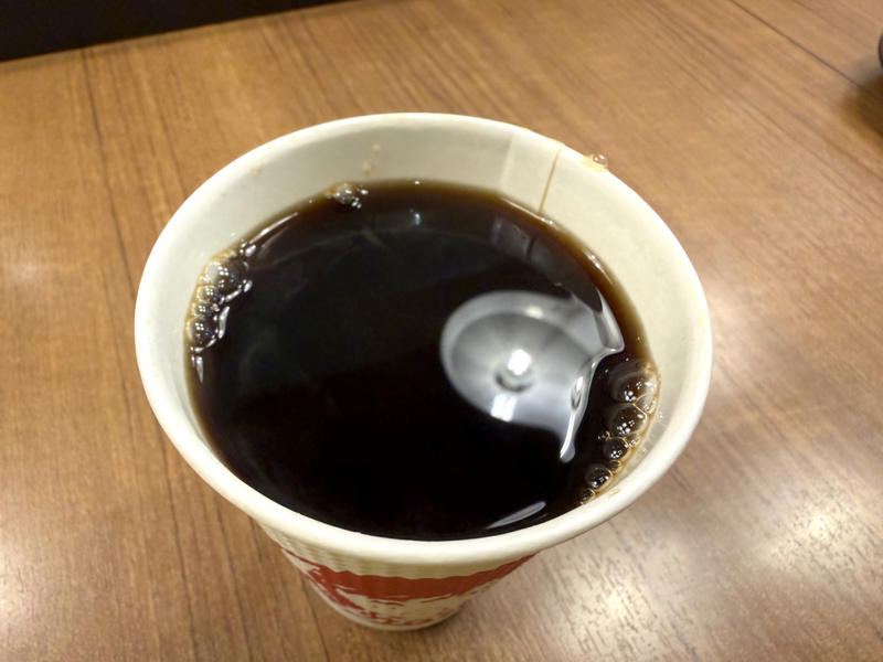 ・マクドナルド「プレミアムローストコーヒー」, ・バーガーキング「ブレンドコーヒー」, ・ゼッテリア「ホットコーヒー」, ・ウェンディーズ・ファーストキッチン「ホットコーヒー」, ・モスバーガー「ブレンドコーヒー」（ワンサイズのみ）, ・ケンタッキー・フライド・チキン「挽きたてリッチコーヒー」（Sサイズのみ）, ・コスパならマック一択か