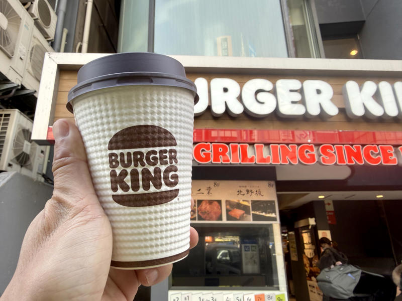 ・マクドナルド「プレミアムローストコーヒー」, ・バーガーキング「ブレンドコーヒー」, ・ゼッテリア「ホットコーヒー」, ・ウェンディーズ・ファーストキッチン「ホットコーヒー」, ・モスバーガー「ブレンドコーヒー」（ワンサイズのみ）, ・ケンタッキー・フライド・チキン「挽きたてリッチコーヒー」（Sサイズのみ）, ・コスパならマック一択か