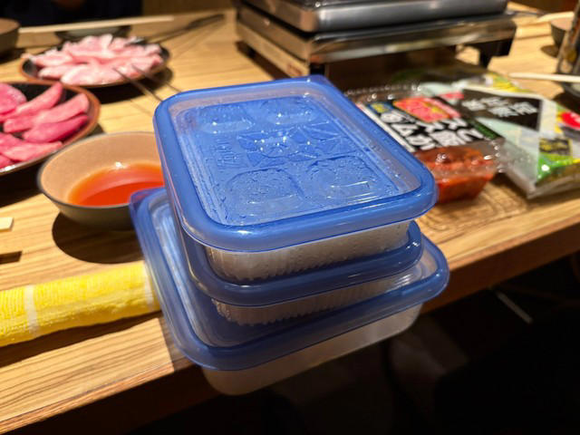 きっかけは「焼肉には必ず白米」な性分, まるで「店内BBQ」 持ち込み自由度の高い焼肉店, 白米3合は「ギリギリ」だった, キムチと韓国海苔に気づく“観察眼の鋭さ”, 「焼肉にはビールより白米」派の流儀