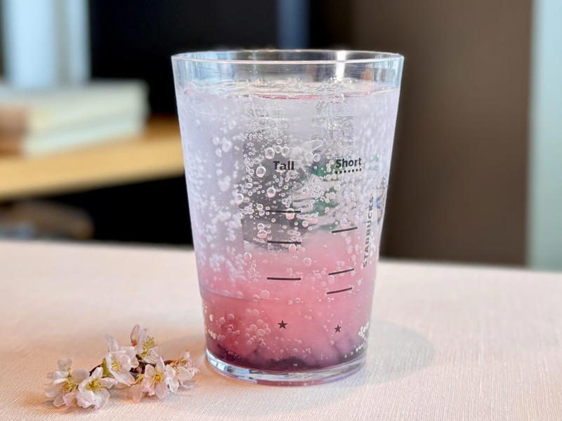 桜と白桃、そしてどっちも！ 嬉しい3つの選択肢, 「桜 咲くよ ラテ」の味わいは？どんなメニュー？, 「桜 咲くよ 白桃 フラペチーノ®」の味わいは？どんなメニュー？, 「桜 咲くよ 白桃 ソーダ」の味わいは？どんなメニュー？, 一番オススメしたいメニューはコレ！