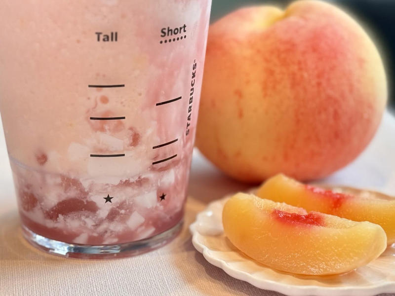 桜と白桃、そしてどっちも！ 嬉しい3つの選択肢, 「桜 咲くよ ラテ」の味わいは？どんなメニュー？, 「桜 咲くよ 白桃 フラペチーノ®」の味わいは？どんなメニュー？, 「桜 咲くよ 白桃 ソーダ」の味わいは？どんなメニュー？, 一番オススメしたいメニューはコレ！