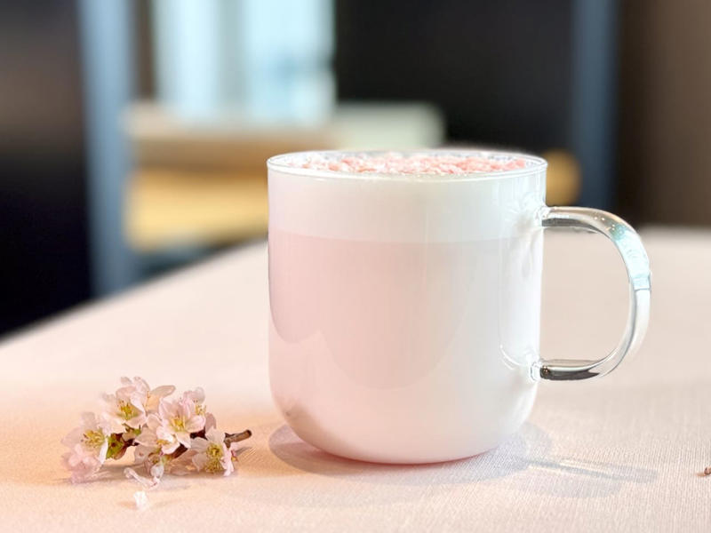 桜と白桃、そしてどっちも！ 嬉しい3つの選択肢, 「桜 咲くよ ラテ」の味わいは？どんなメニュー？, 「桜 咲くよ 白桃 フラペチーノ®」の味わいは？どんなメニュー？, 「桜 咲くよ 白桃 ソーダ」の味わいは？どんなメニュー？, 一番オススメしたいメニューはコレ！