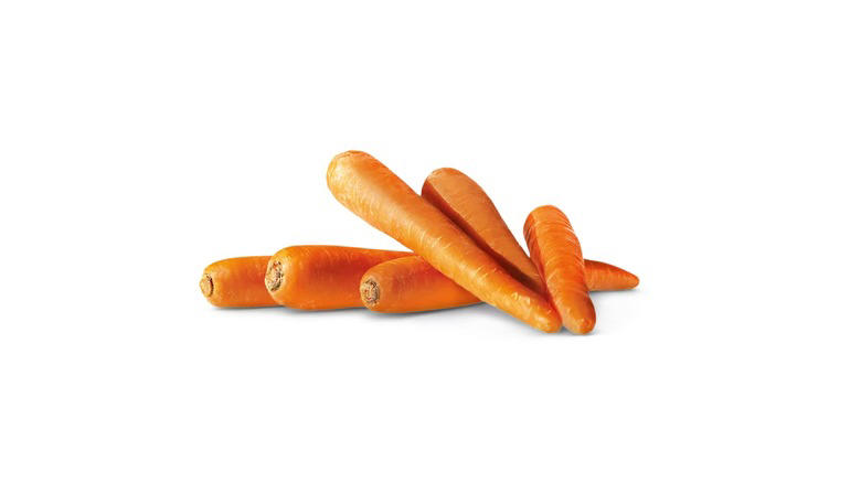 Buy: Medjool dates, Skip: peaches, Buy: whole carrots, Skip: baby carrots, Buy: blueberries, Skip: pineapple, Buy: mandarins in season, Skip: snipped green beans, Buy: fresh herbs, Skip: onions, Buy: Cosmic Crisp and Honeycrisp apples, Skip: other varieties of apples, Buy: grapefruit, Skip: bananas, Buy: baby bella mushrooms, Methodology
