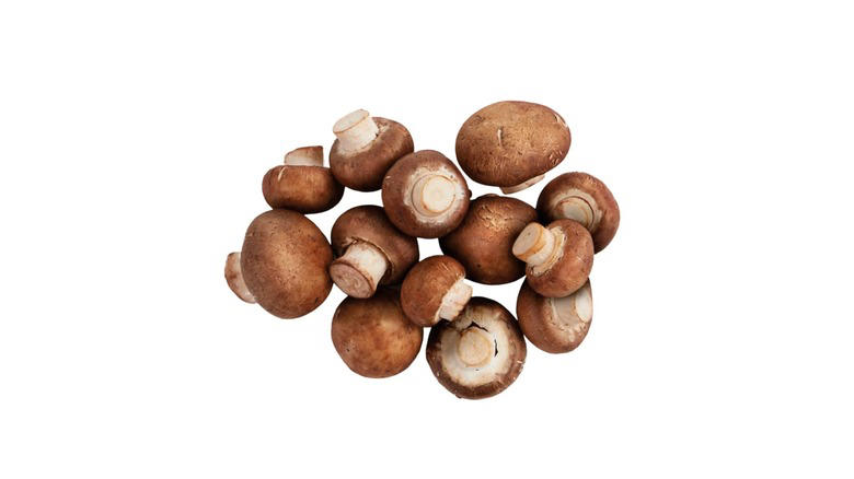 Buy: Medjool dates, Skip: peaches, Buy: whole carrots, Skip: baby carrots, Buy: blueberries, Skip: pineapple, Buy: mandarins in season, Skip: snipped green beans, Buy: fresh herbs, Skip: onions, Buy: Cosmic Crisp and Honeycrisp apples, Skip: other varieties of apples, Buy: grapefruit, Skip: bananas, Buy: baby bella mushrooms, Methodology