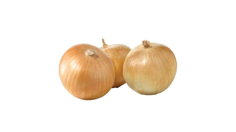Buy: Medjool dates, Skip: peaches, Buy: whole carrots, Skip: baby carrots, Buy: blueberries, Skip: pineapple, Buy: mandarins in season, Skip: snipped green beans, Buy: fresh herbs, Skip: onions, Buy: Cosmic Crisp and Honeycrisp apples, Skip: other varieties of apples, Buy: grapefruit, Skip: bananas, Buy: baby bella mushrooms, Methodology