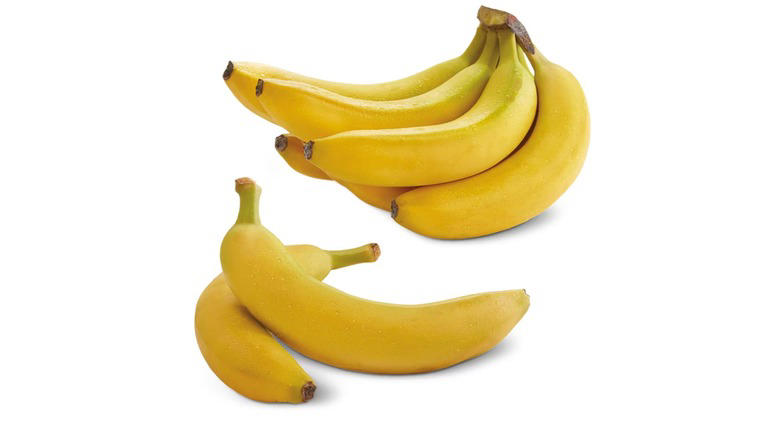 Buy: Medjool dates, Skip: peaches, Buy: whole carrots, Skip: baby carrots, Buy: blueberries, Skip: pineapple, Buy: mandarins in season, Skip: snipped green beans, Buy: fresh herbs, Skip: onions, Buy: Cosmic Crisp and Honeycrisp apples, Skip: other varieties of apples, Buy: grapefruit, Skip: bananas, Buy: baby bella mushrooms, Methodology
