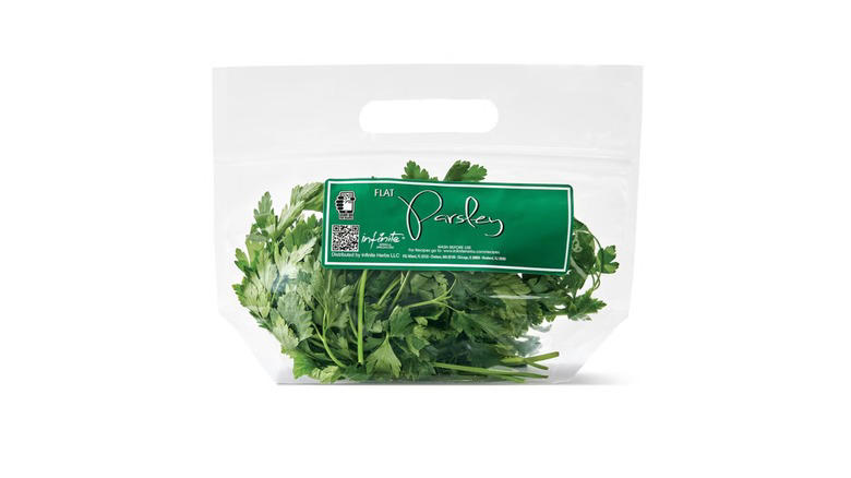 Buy: Medjool dates, Skip: peaches, Buy: whole carrots, Skip: baby carrots, Buy: blueberries, Skip: pineapple, Buy: mandarins in season, Skip: snipped green beans, Buy: fresh herbs, Skip: onions, Buy: Cosmic Crisp and Honeycrisp apples, Skip: other varieties of apples, Buy: grapefruit, Skip: bananas, Buy: baby bella mushrooms, Methodology