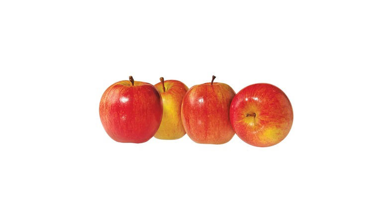 Buy: Medjool dates, Skip: peaches, Buy: whole carrots, Skip: baby carrots, Buy: blueberries, Skip: pineapple, Buy: mandarins in season, Skip: snipped green beans, Buy: fresh herbs, Skip: onions, Buy: Cosmic Crisp and Honeycrisp apples, Skip: other varieties of apples, Buy: grapefruit, Skip: bananas, Buy: baby bella mushrooms, Methodology