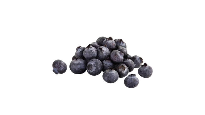 Buy: Medjool dates, Skip: peaches, Buy: whole carrots, Skip: baby carrots, Buy: blueberries, Skip: pineapple, Buy: mandarins in season, Skip: snipped green beans, Buy: fresh herbs, Skip: onions, Buy: Cosmic Crisp and Honeycrisp apples, Skip: other varieties of apples, Buy: grapefruit, Skip: bananas, Buy: baby bella mushrooms, Methodology