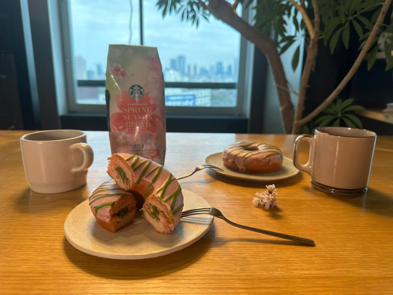 今年は、白桃！「桜 咲くよ 白桃 フラペチーノ®」, ラテアートがうれしい「桜 咲くよ ラテ」, ソーダで楽しむSAKURAシリーズ「桜 咲くよ 白桃 ソーダ」, 春らしいフードビバレッジやコーヒーも登場！