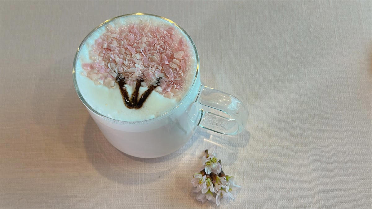 今年は、白桃！「桜 咲くよ 白桃 フラペチーノ®」, ラテアートがうれしい「桜 咲くよ ラテ」, ソーダで楽しむSAKURAシリーズ「桜 咲くよ 白桃 ソーダ」, 春らしいフードビバレッジやコーヒーも登場！