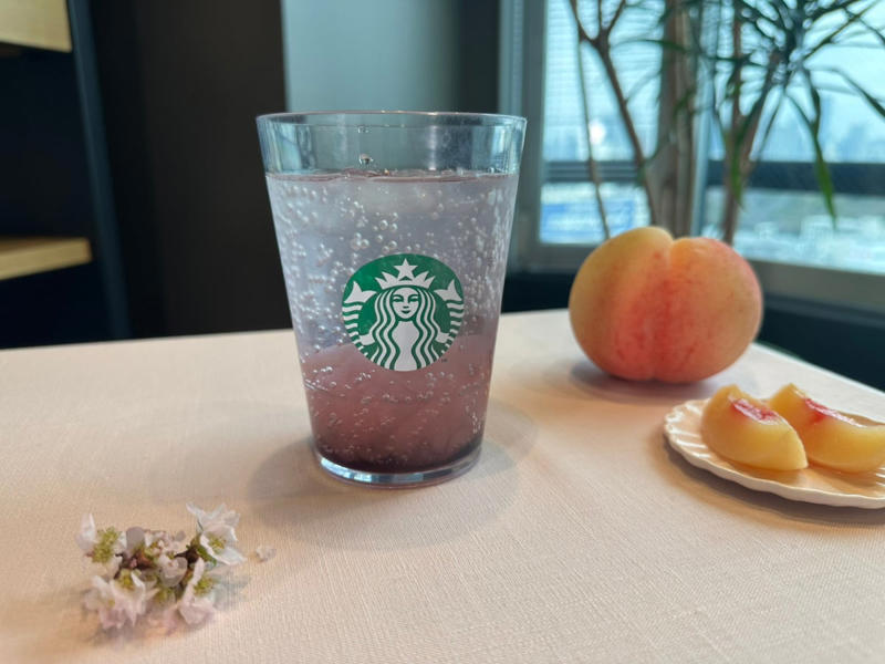 今年は、白桃！「桜 咲くよ 白桃 フラペチーノ®」, ラテアートがうれしい「桜 咲くよ ラテ」, ソーダで楽しむSAKURAシリーズ「桜 咲くよ 白桃 ソーダ」, 春らしいフードビバレッジやコーヒーも登場！