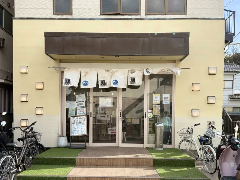 うれしたのし屋定食（1,760円）, 地元生産者さんの野菜を使った小鉢, 1997年創業 美味物問屋「うれしたのし屋」, 創業期に訪れた試練, 見つけた、三浦半島の光, 「身土不二」の教えと、使命への目覚め