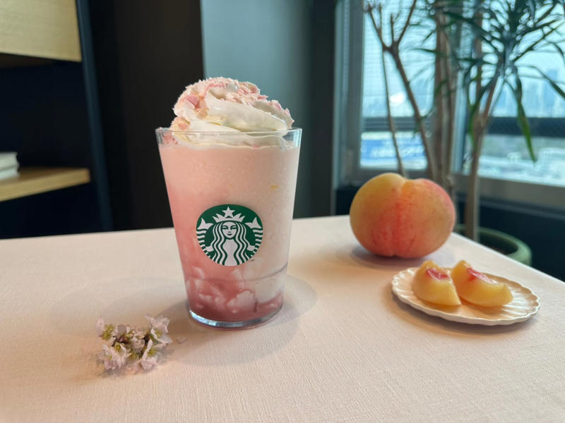 今年は、白桃！「桜 咲くよ 白桃 フラペチーノ®」, ラテアートがうれしい「桜 咲くよ ラテ」, ソーダで楽しむSAKURAシリーズ「桜 咲くよ 白桃 ソーダ」, 春らしいフードビバレッジやコーヒーも登場！