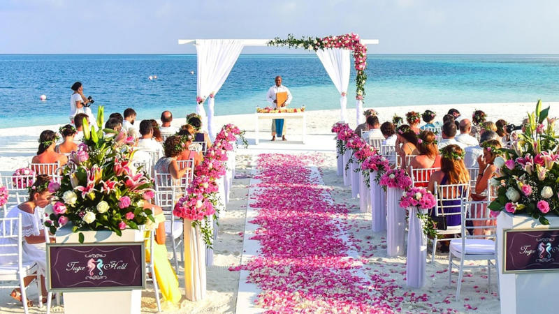 A Celebration Trip Starts With Stress, How Guests Typically Book Destination Wedding Travel, What Makes This Situation Different, Price Discrepancies Spark Frustration, Group Rates May Guarantee More Than Just A Room, What You Might Give Up By Booking Separately, Wedding Guest Etiquette And Transparency, When A Host Is Also A Travel Agent, Approach This With Tact, What You Can Do As A Guest, Is It A Matter Of Commission?, Is It “Double-Dipping”?, Confirm What’s Actually Included, Should You Book Flights Before Lodging Is Settled?, Balancing Family And Finances, How Couples Can Prevent These Situations, Early Communication Matters, Travel Insurance Considerations, Destination Weddings: The Big Picture, Ask Direct Questions Before You Decide