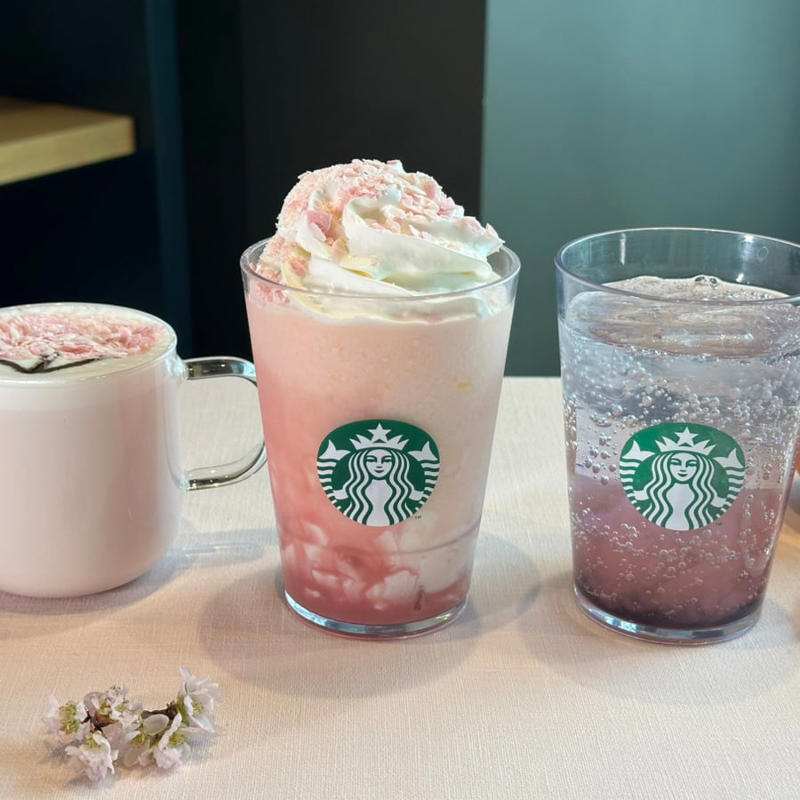 今年は、白桃！「桜 咲くよ 白桃 フラペチーノ®」, ラテアートがうれしい「桜 咲くよ ラテ」, ソーダで楽しむSAKURAシリーズ「桜 咲くよ 白桃 ソーダ」, 春らしいフードビバレッジやコーヒーも登場！