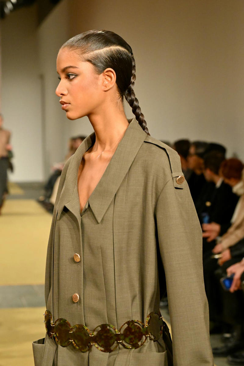 Sandy Liang: Sleepy Girl , Anna Sui: Swinging ‘60s, Ulla Johnson: New Neutrals , Altuzarra: Painterly Beauty , Cult Gaia: Halo Braids, Carolina Herrera: Violet Hour , 7 For All Mankind: Y2K Party Girl , Christian Cowan: Glossy Side Parts , Kim Shui: Frostbitten, But Fierce, Sergio Hudson: Full-On Glamour, Proenza Schouler: Slightly Disheveled , Christian Siriano: Hair Scarves , Tory Burch: Braided Up, Marc Jacobs: Bold Touches
