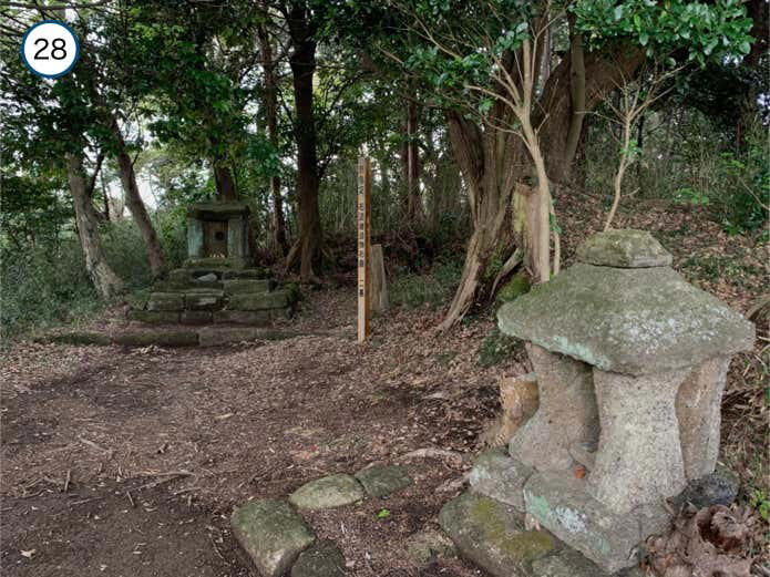 名越切通しハイキングコース概要, Section1：名越バス停〜登山口（1.7km・約29分）, Section2：登山口〜法性寺（1.6km・約47分）, Section3：法性寺〜逗子駅（2.8km・約40分）