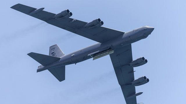 冷戦の核境界線、24時間空中待機作戦, 空中給油衝突、空で爆発したB-52とKC-135, 4発の核爆弾墜落、2発地上爆発でプルトニウム汚染, 80日間の大捜索作戦、海底800mで最後の爆弾を引き上げ, プルトニウム汚染の大掃除、6,000トンの土壌除去でも残留, 事故の教訓、核常時飛行作戦終了・安全規定強化
