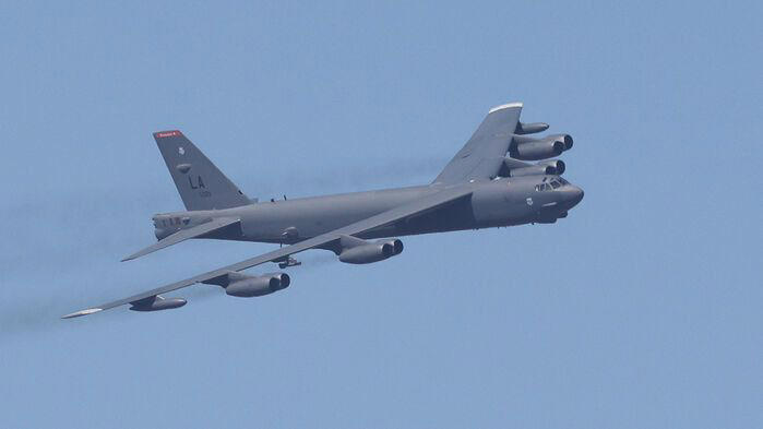 冷戦の核境界線、24時間空中待機作戦, 空中給油衝突、空で爆発したB-52とKC-135, 4発の核爆弾墜落、2発地上爆発でプルトニウム汚染, 80日間の大捜索作戦、海底800mで最後の爆弾を引き上げ, プルトニウム汚染の大掃除、6,000トンの土壌除去でも残留, 事故の教訓、核常時飛行作戦終了・安全規定強化