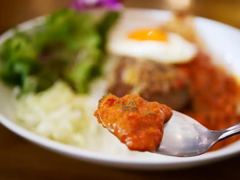 “とろみのあるソース”が人気。ロコモコ専門店, トマトバターカレーが生む、新感覚ロコモコ, 特製ハンバーグと目玉焼きが生む一体感, 手軽に楽しむ、ロコモコ屋さんのホットサンド, 食後は、軽やかなフローズンヨーグルトで